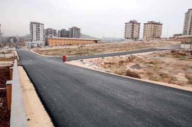 Seyrantepe Mahallesinde Yeni Açılan Yollar Asfaltlanıyor