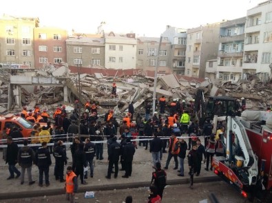 Zeytinburnu'nda 6 Katılı Bina Çöktü Açıklaması 3 Yaralı