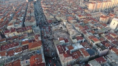 Zeytinburnu'nda Çöken Binanın Enkazı Havadan Görüntülendi