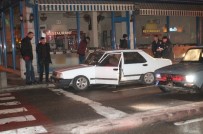 ŞÜPHELİ ARAÇ - 'Dur' İhtarına Uymayan Otomobile Ateş Edilerek Durduruldu