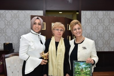 Nevin Gökçek'ten Bayan Karlov'a Veda Yemeği