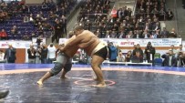 Recep Kara, Asya Sumo Şampiyonu'nu Tuş Etti