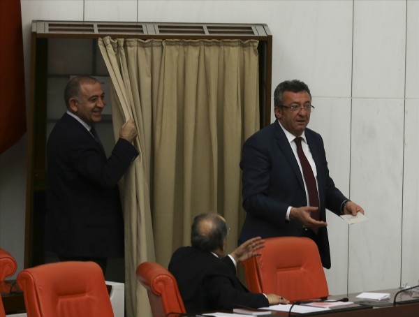 CHP'den Meclis'te yavaşlatma eylemi