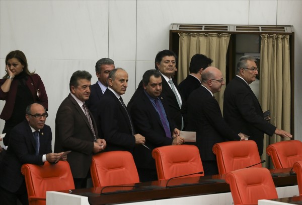 CHP'den Meclis'te yavaşlatma eylemi