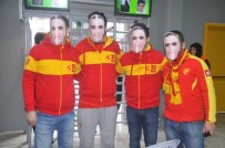 KAHRAMAN POLİS - Bornova'da Duygulandıran Maç