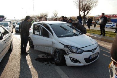 Çocuk Sürücü Kaza Yaptı Açıklaması 3 Yaralı