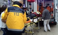 TEMİZLİK GÖREVLİSİ - Elazığ'da Trafik Kazası Açıklaması 2 Yaralı