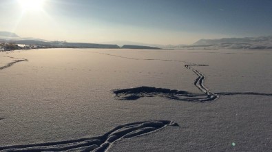 Erçek Gölü Buz Tuttu