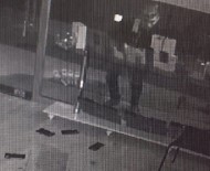 VİTRİN - Gerçek Sandığı Maket Telefonları Çaldı