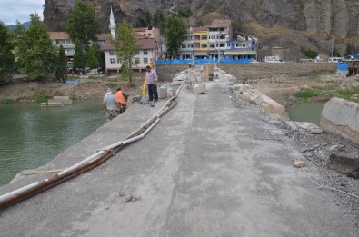 Koyunbaba Köprüsü'ndeki Restorasyon Çalışmalarının Durmasına Tepki