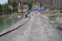 KARAYOLLARı GENEL MÜDÜRLÜĞÜ - Koyunbaba Köprüsü'ndeki Restorasyon Çalışmalarının Durmasına Tepki