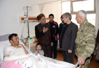 Vali Çınar'dan Yaralı Askerlere Ziyaret