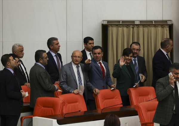 CHP'den Meclis'te yavaşlatma eylemi