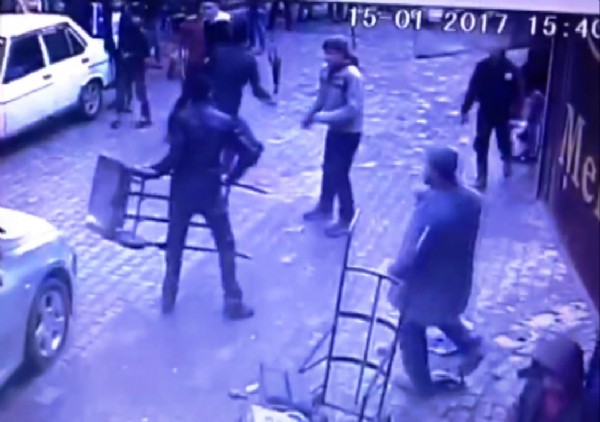 Suriyeli aileler birbirine girdi