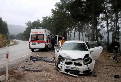 Antalya'da İki Ayrı Trafik Kazası Açıklaması 1'Si Ağır 6 Yaralı