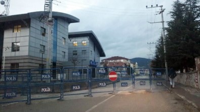 Bolu Emniyet Müdürlüğü Çevresindeki Yollar Kapatıldı