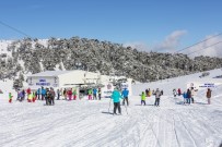 OSMAN ZOLAN - Denizli Kayak Merkezi Hafta Sonu 5 Bin Kişiyi Ağırladı