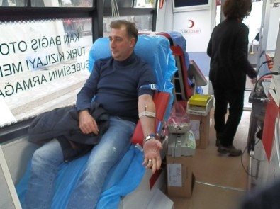 Foça'dan Kızılay'a 41 Ünite Kan Bağışı