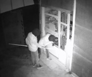 KIYMA MAKİNESİ - Hırsızlar Güvenlik Kameralarına Yakalandı