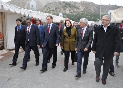 Kamu Başdenetçisi Malkoç Gaziantep'teki Çadır Kenti Ziyaret Etti