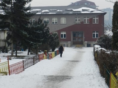 Kosova'da Eğitimin İkinci Dönemi Bir Hafta Gecikmeyle Başladı