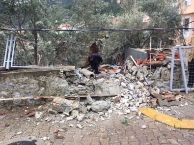 Marmaris'te Dev Kayalar  Yerleşim Alanına Düştü