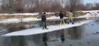 BALIK TUTMAK - Buzdan Sal Yapıp Nehrin Karşısına Geçtiler