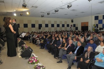 Çeşme'de Kış Konserine Yoğun İlgi