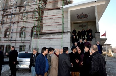 Dündar, Bağlarbaşı Ziraat Camii'ni Gezdi