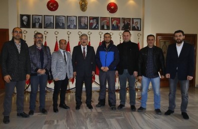 Gazeteciler İzmir Valisi Erol Ayyıldız'ı Ziyaret Etti