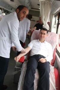 AK Partililerden Kızılay'ın Kan Bağışına Destek