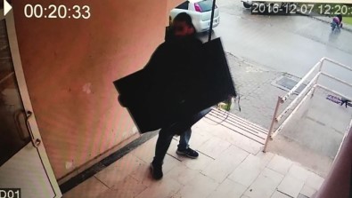 Hırsızlık Zanlıları Kameralara Takıldı