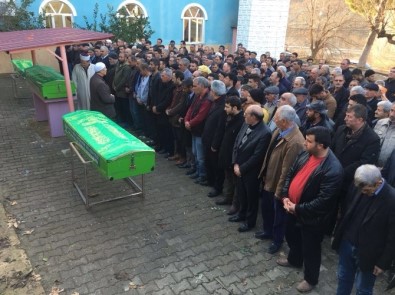 İzmir'deki Cinayetin Kurbanları Toprağa Verildi