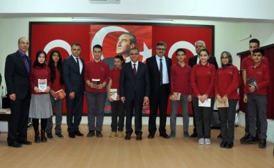 Karaman'da Öğrencilere Kitap Dağıtıldı
