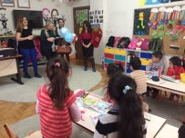 KARDEŞ OKUL - Kardeş Okula Dönem Sonu Hediyesi Gönderdiler