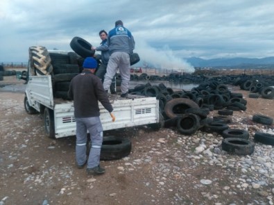 Manavgat'ta Eski Araç Lastikleri Toplanıyor