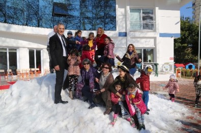 Mezitli Belediyesi, Miniklere Kar Sevinci Yaşattı