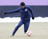 SOĞUK ALGINLIĞI - Osmanlıspor'un yeni transferi ilk antrenmanına çıktı