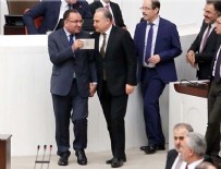 LEVENT GÖK - TBMM'de dikkat çeken kare