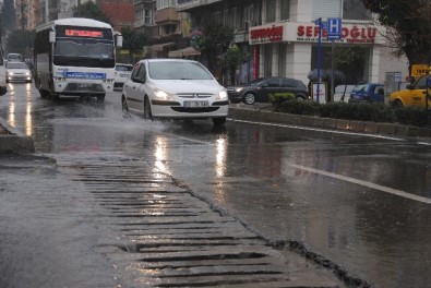 Aydın'da Aniden Gelen Yağış Hayatı Olumsuz Etkiledi