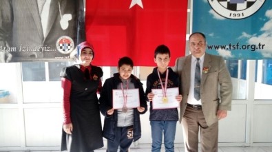 Çamlıca Okulları Öğrencileri Satranç Turnuvasından Derece İle Döndü
