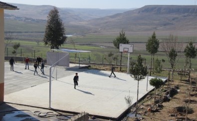 Cizre'de Köy Okullarına Modern Spor Sahaları