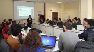 Erciyes Teknopark'ta, Akademisyenlere Erasmus Fonlariyla İlgili Proje Yazma Eğitimi Düzenlendi