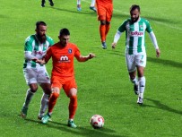 İlk Yarı Sessiz Bitti