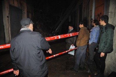 İzmir'de Bina Çöktü, Faciadan Dönüldü