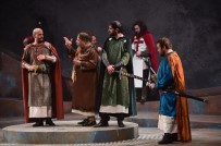 İSKENDER PALA - 'Jennifer'ın Düğünü/Osman Gazi' Oyunu Uşaklı İzleyicilerden Tam Not Aldı