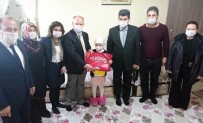 LENF KANSERİ - Kanser Hastası Minik Zelal'e Evinde Karne Morali