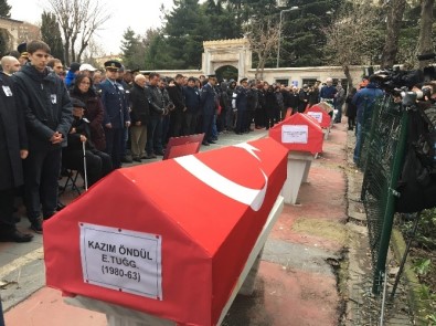 Kırgızistan'da Uçak Kazasında Ölen Üç Mürettebat İçin Cenaze Töreni Düzenlendi