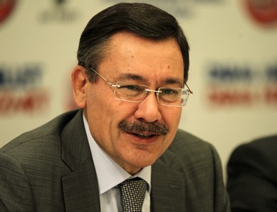 Melih Gökçek Nazlıaka'yı fena ti'ye aldı