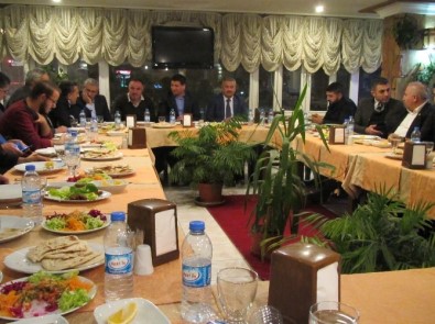 MÜSİAD'ın Yeni Yönetimi Üyeleriyle Yemekte Bir Araya Geldi